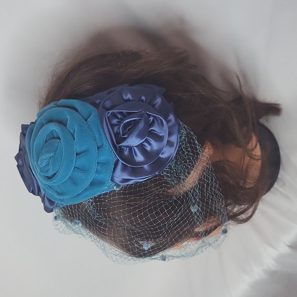 Vintage Hat with Veil 1940s Teal Blue Velvet Silk Flower Net Hat Very good - Picture 6 of 17